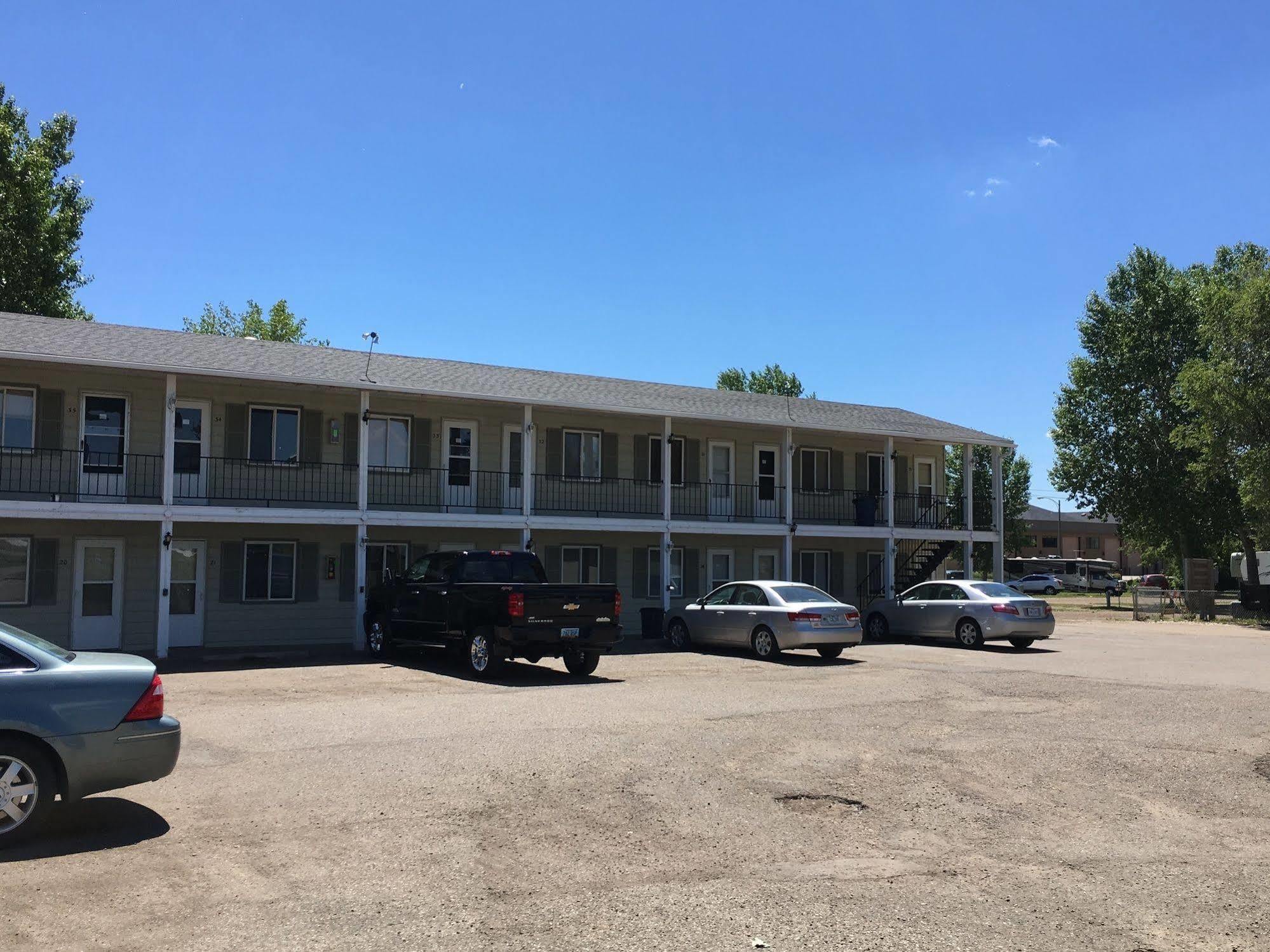 Colonial Motel And Rv Park Mandan 외부 사진