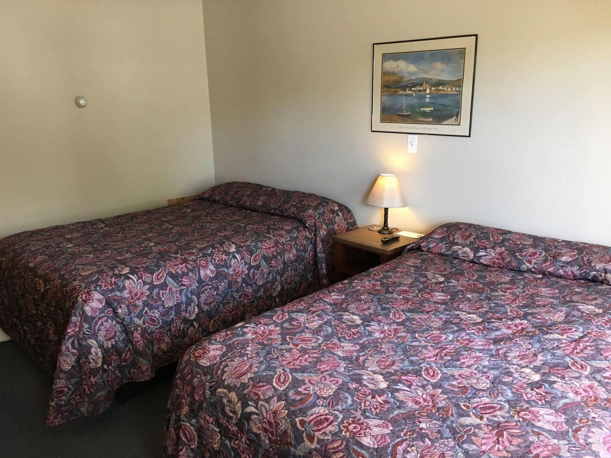Colonial Motel And Rv Park Mandan 외부 사진