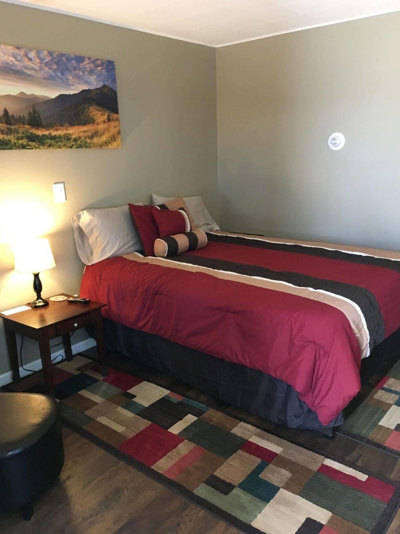 Colonial Motel And Rv Park Mandan 외부 사진