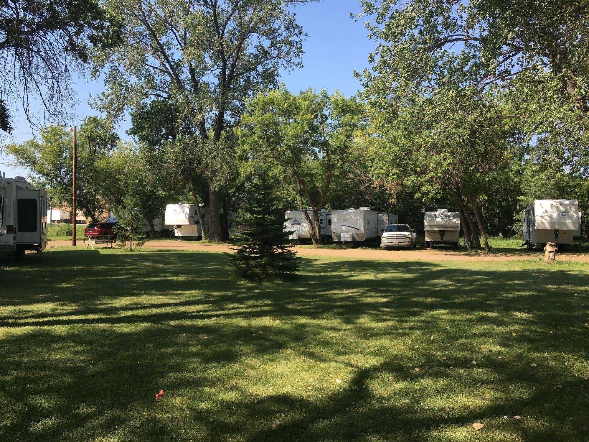 Colonial Motel And Rv Park Mandan 외부 사진