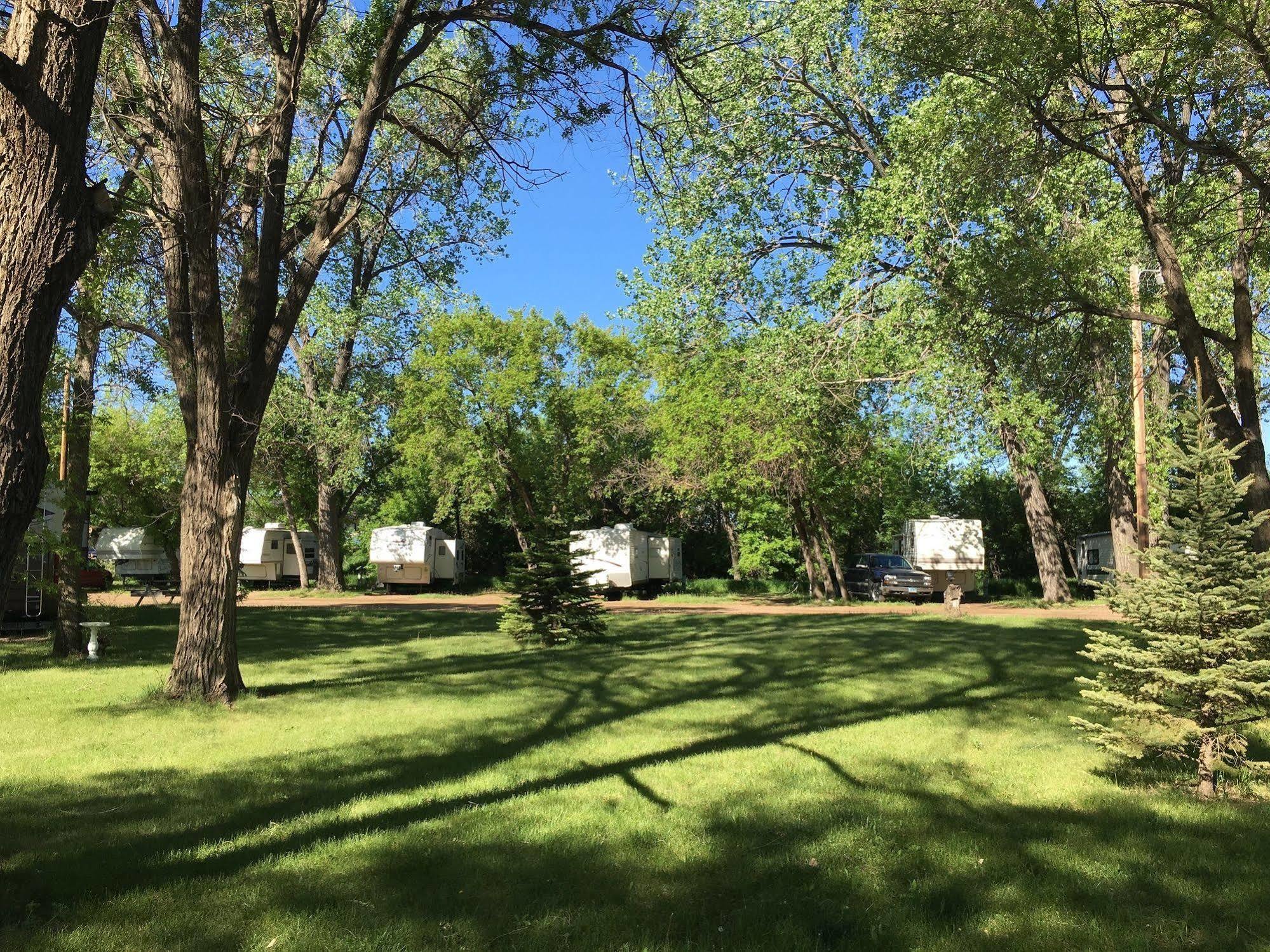 Colonial Motel And Rv Park Mandan 외부 사진