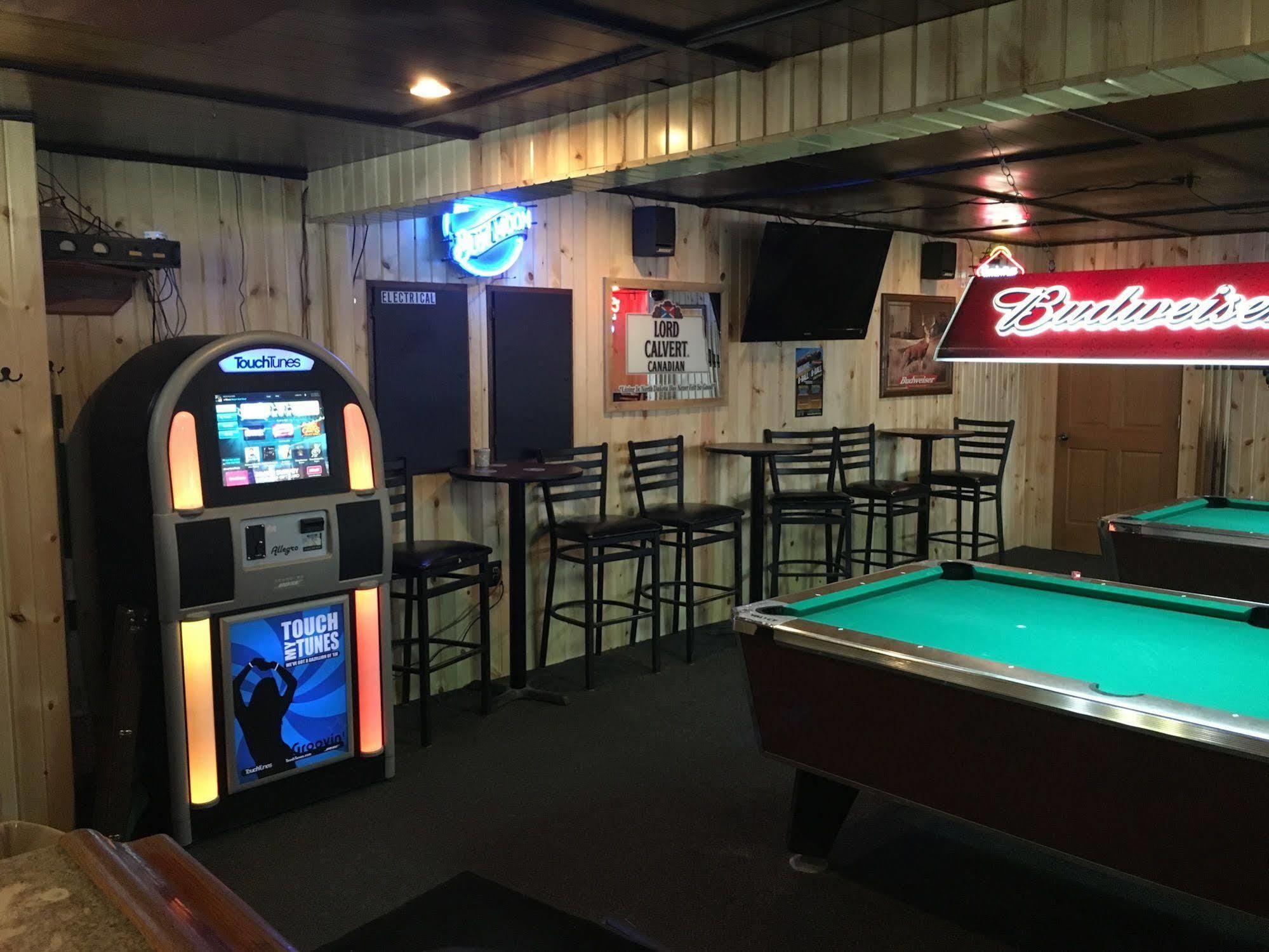 Colonial Motel And Rv Park Mandan 외부 사진